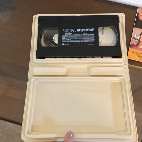 101 Dalmatians VHS with original papers - Picture 2 of 5